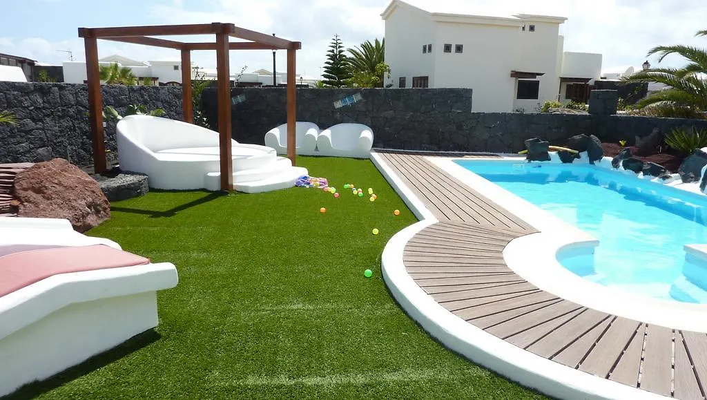 Eslanzarote Villa Victoria, Heated Pool, Super Wifi, Sat Tv Playa Blanca