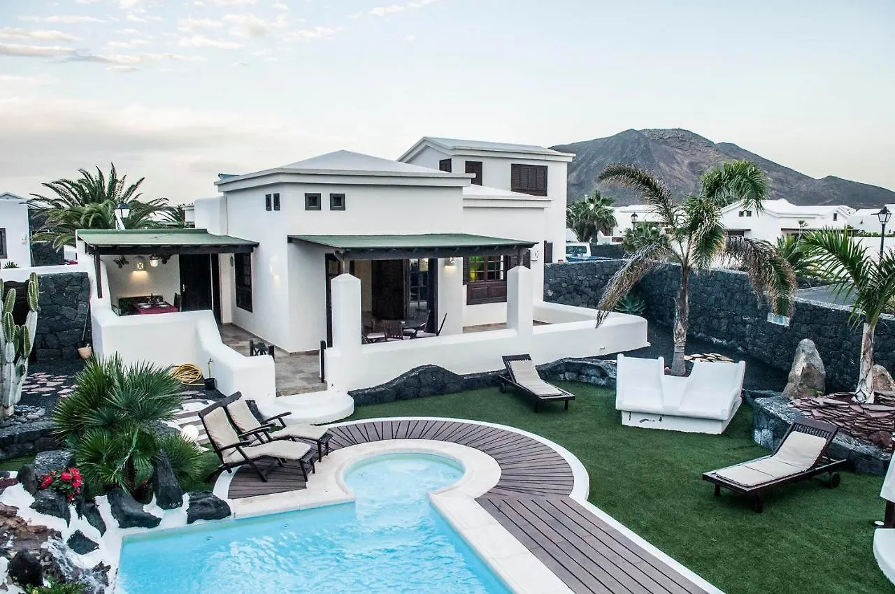 Eslanzarote Villa Victoria, Heated Pool, Super Wifi, Sat Tv Playa Blanca  Playa Blanca (Lanzarote)