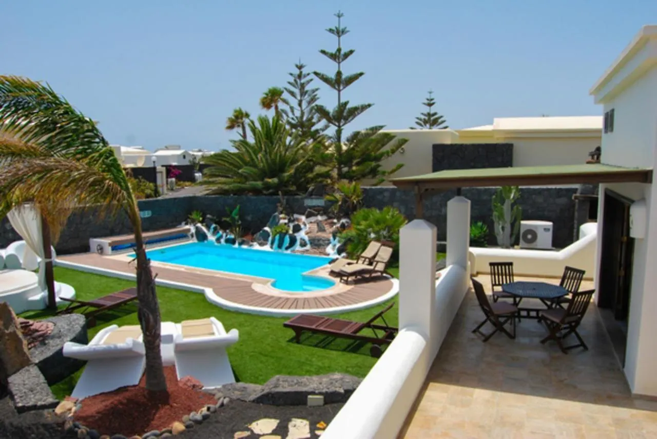 Eslanzarote Villa Victoria, Heated Pool, Super Wifi, Sat Tv Playa Blanca  Spain