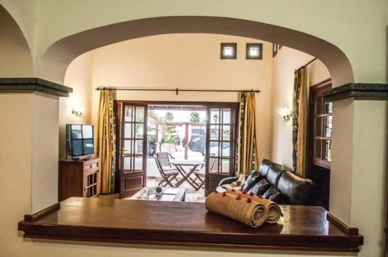 Eslanzarote Villa Victoria, Heated Pool, Super Wifi, Sat Tv Playa Blanca  Spain